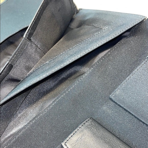 HOBO Black Leather Passport Multi Card Wallet Executive Elastic Close ID Pockets - Picture 8 of 15